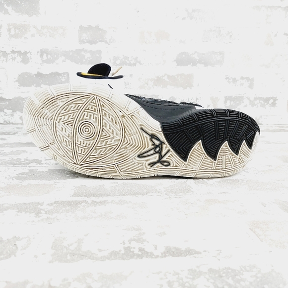 Nike Kyrie 6 White Black Lace Up Logo Basketball Mid Top Sneakers V783 - Picture 9 of 12